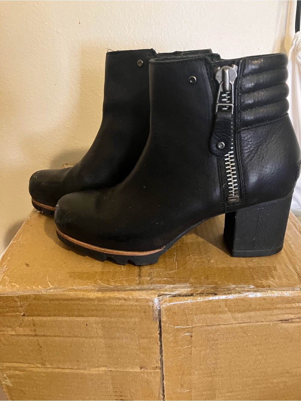 Sorel Women’s Black Leather Ankle Boots with Side Zipper